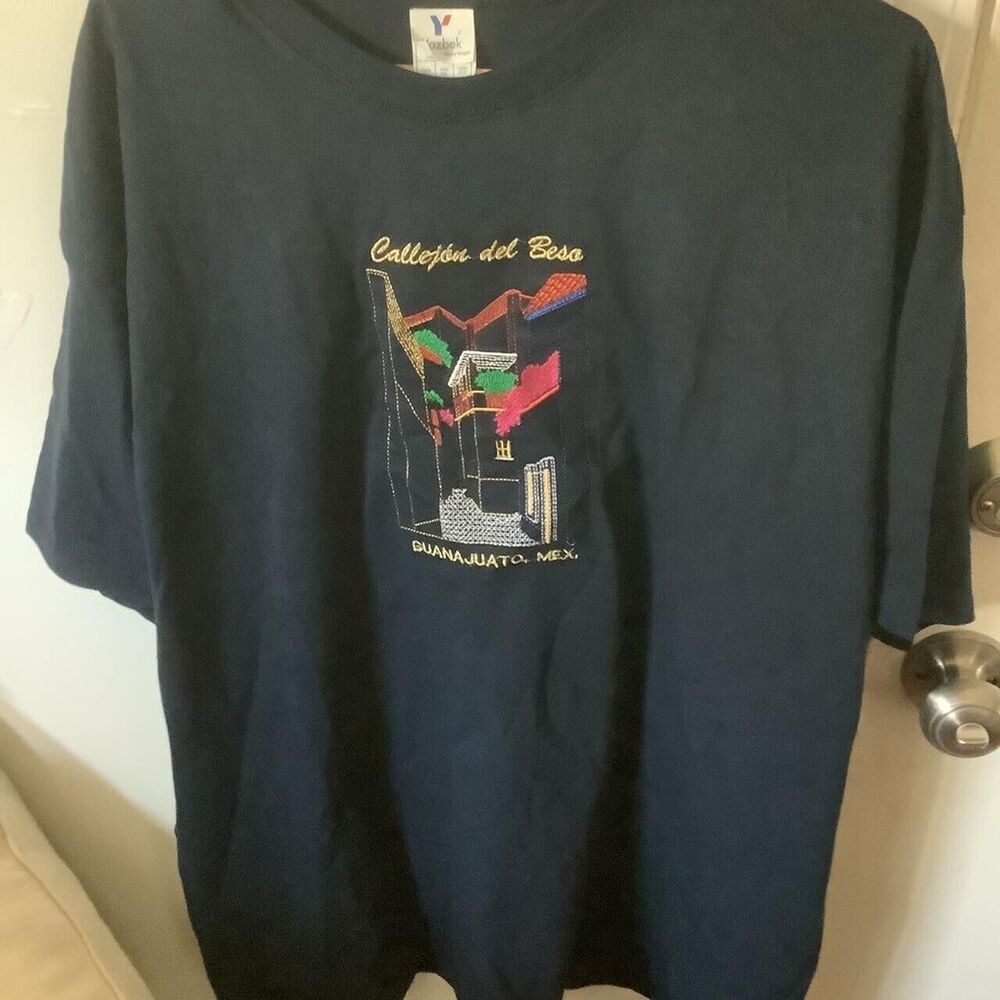 Callejón del beso Guanajuato Mexico size xxl 2xl Yazbek Guanajuato has many sma